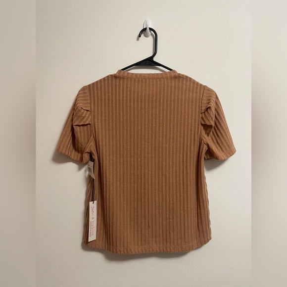 NWT - June & Hudson Women's Short Puff Sleeve Knit Top with faux Knot - Size M - Picture 5 of 5